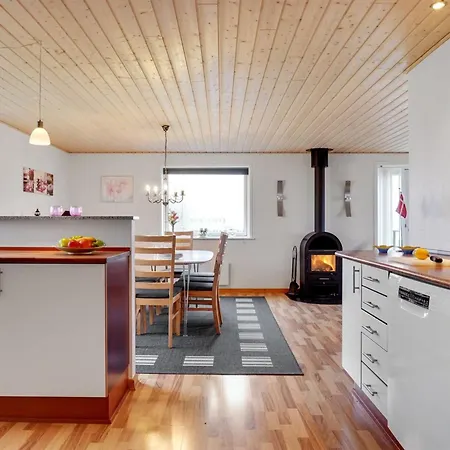 Casa de Férias Ambrosius - 75m From The Sea By Interhome